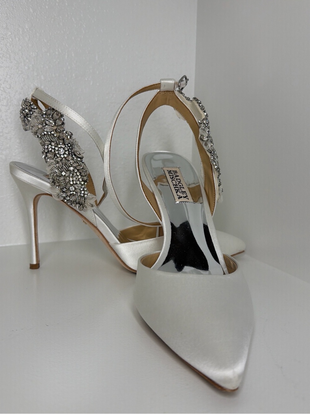 Badgley Mischka Silver-Embellished White Satin Pointed Slingback Heels 7.5